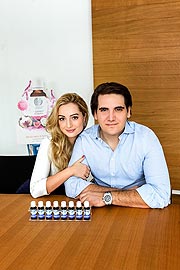 Alexander May mit seiner Verlobten Grazia Stallone, PR bei Regulat Beauty